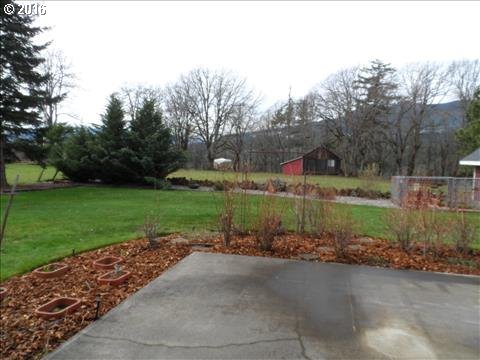 345 Southwest Martin Road White Salmon, WA 98672 - Photo 4 of 26 Gallery Image 4