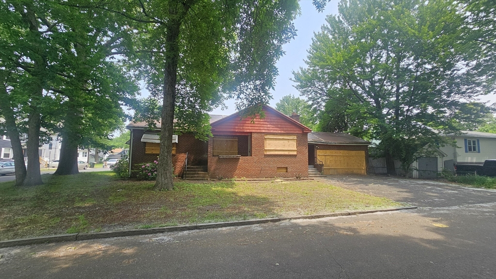 181 Freeman Terrace Springfield, MA 01104 - Photo 1 of 24