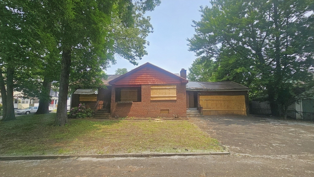 181 Freeman Terrace Springfield, MA 01104 - Photo 2 of 24