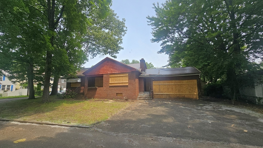 181 Freeman Terrace Springfield, MA 01104 - Photo 3 of 24