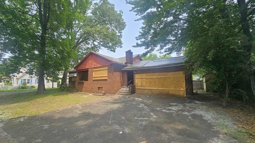 181 Freeman Terrace Springfield, MA 01104 - Photo 5 of 24