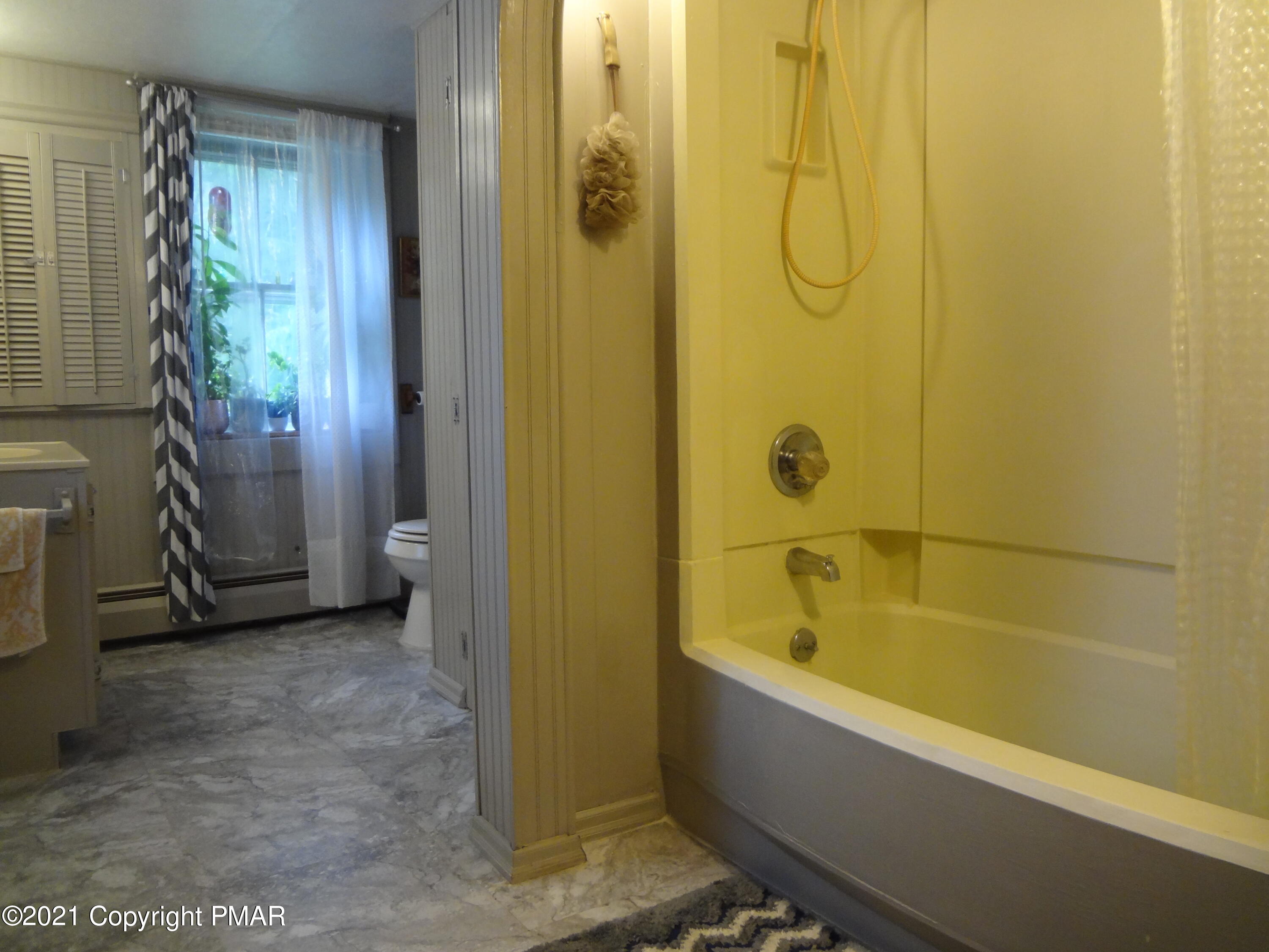 1126 Bush Road Cresco, PA 18326 - Photo 27 of 39 Full Bathroom