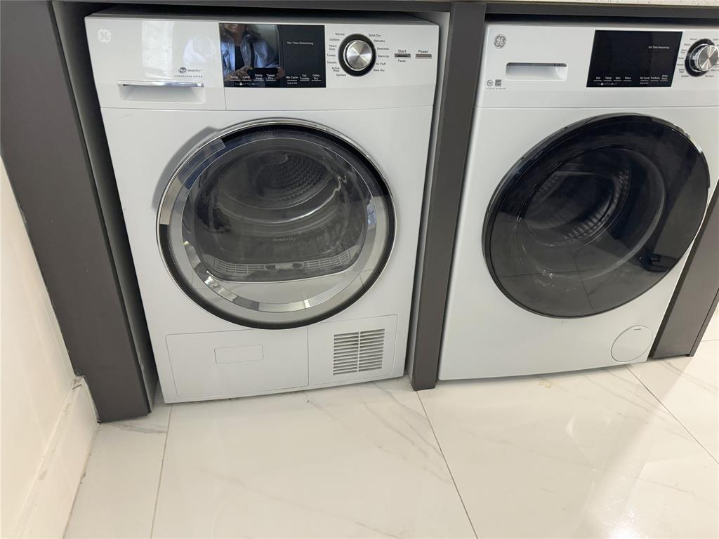 6800 Cypress Road, Unit 102 Plantation, FL 33317 - Photo 10 of 29 a utility room with dryer and washer