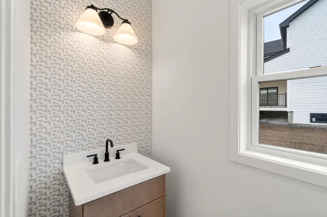 $999,900 | 19 Lily Lane, Londonderry, NH 03053