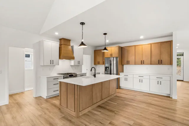 $999,900 | 19 Lily Lane, Londonderry, NH 03053