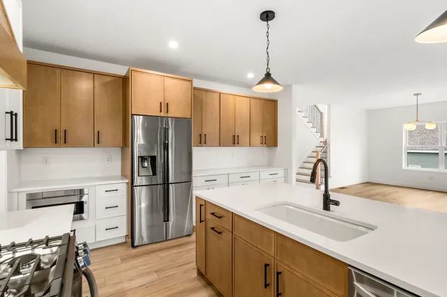 $999,900 | 19 Lily Lane, Londonderry, NH 03053