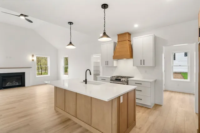 $999,900 | 19 Lily Lane, Londonderry, NH 03053