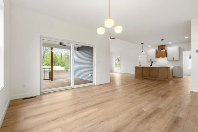 $999,900 | 19 Lily Lane, Londonderry, NH 03053