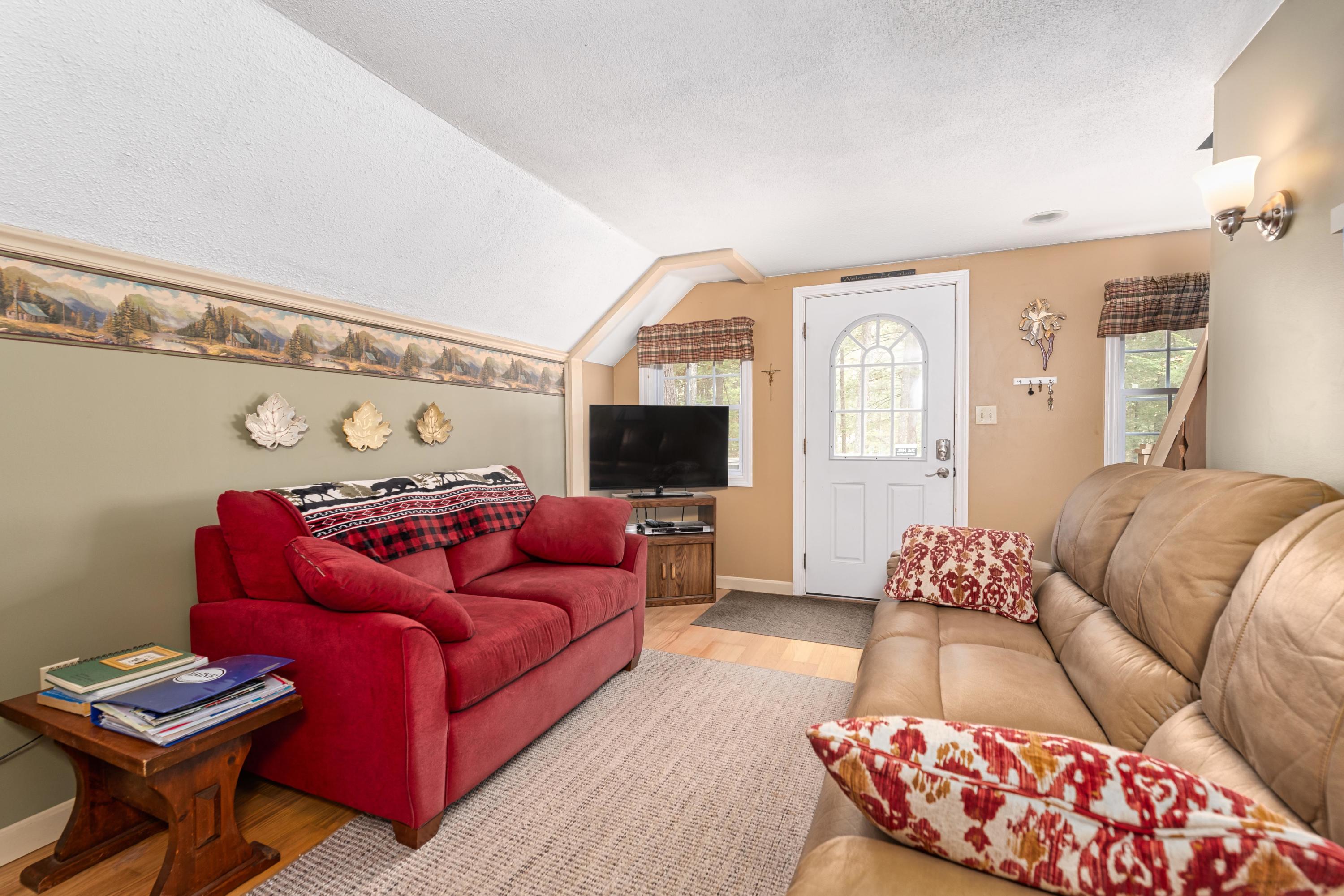 24 Arrowhead Road Harrison, ME 04040 - Photo 4 of 27 Cozy Livingroom