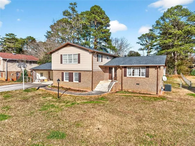 $400,000 | 5657 Bob White Circle Northwest, Lilburn, GA 30047