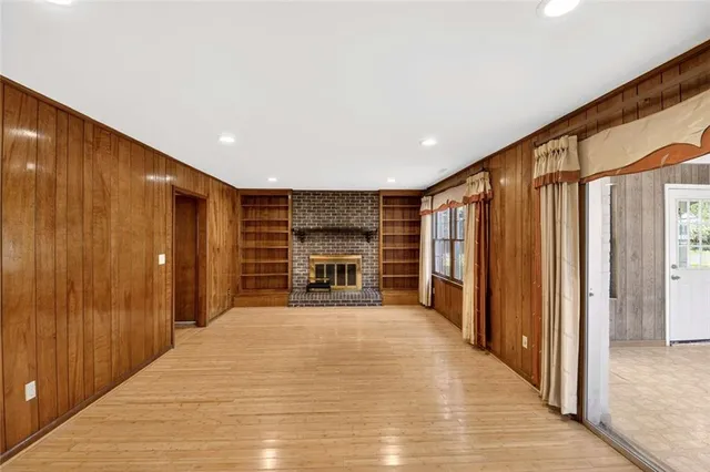 $400,000 | 5657 Bob White Circle Northwest, Lilburn, GA 30047