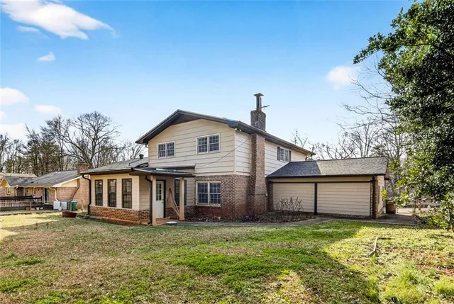 $400,000 | 5657 Bob White Circle Northwest, Lilburn, GA 30047