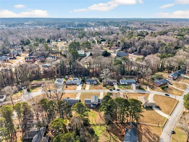 $400,000 | 5657 Bob White Circle Northwest, Lilburn, GA 30047