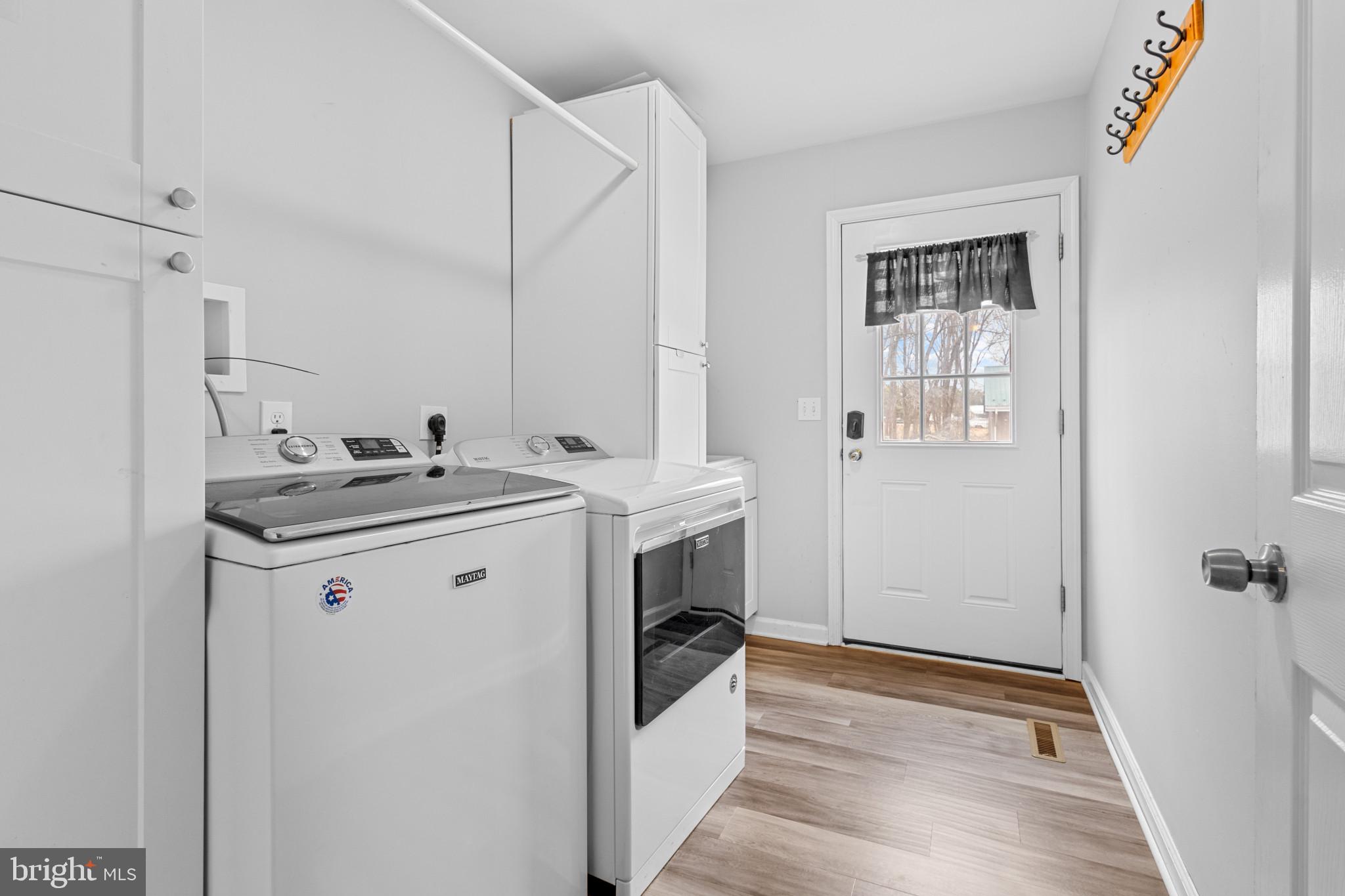 125 Oliver Guessford Road Townsend, DE 19734 - Photo 20 of 48 a utility room with washer and dryer