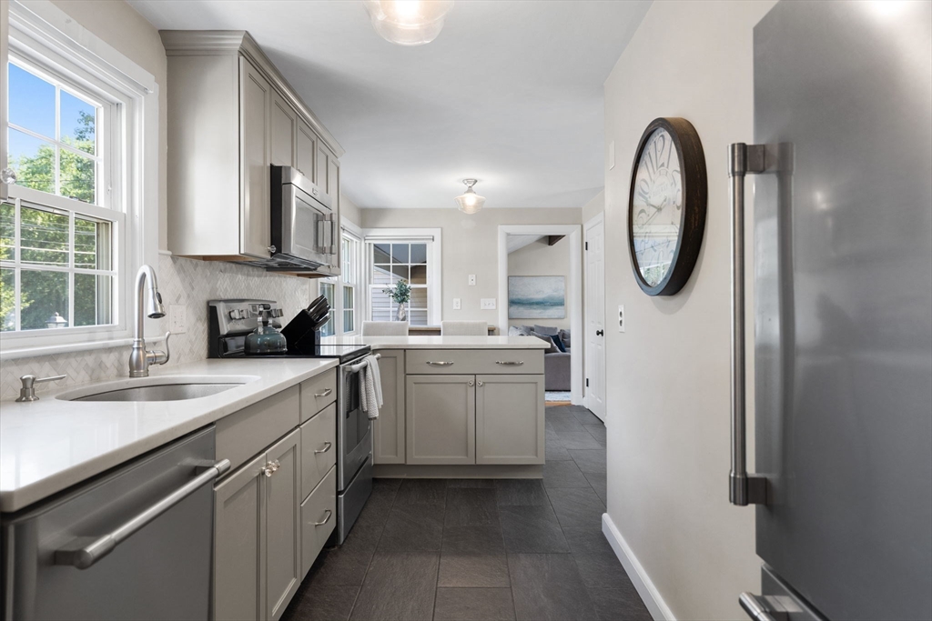 20 Dana Road Reading, MA 01867 - Photo 6 of 31 Gallery Image 6