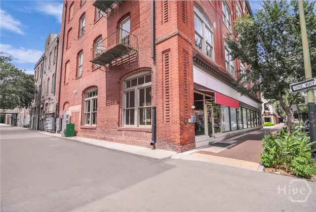 $2,600 | 101 Barnard Street, Unit 302, Savannah, GA 31401