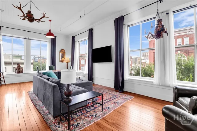 $2,600 | 101 Barnard Street, Unit 302, Savannah, GA 31401