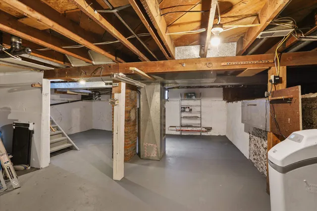 $319,900 | 2521 East Queen Avenue, Spokane, WA 99217