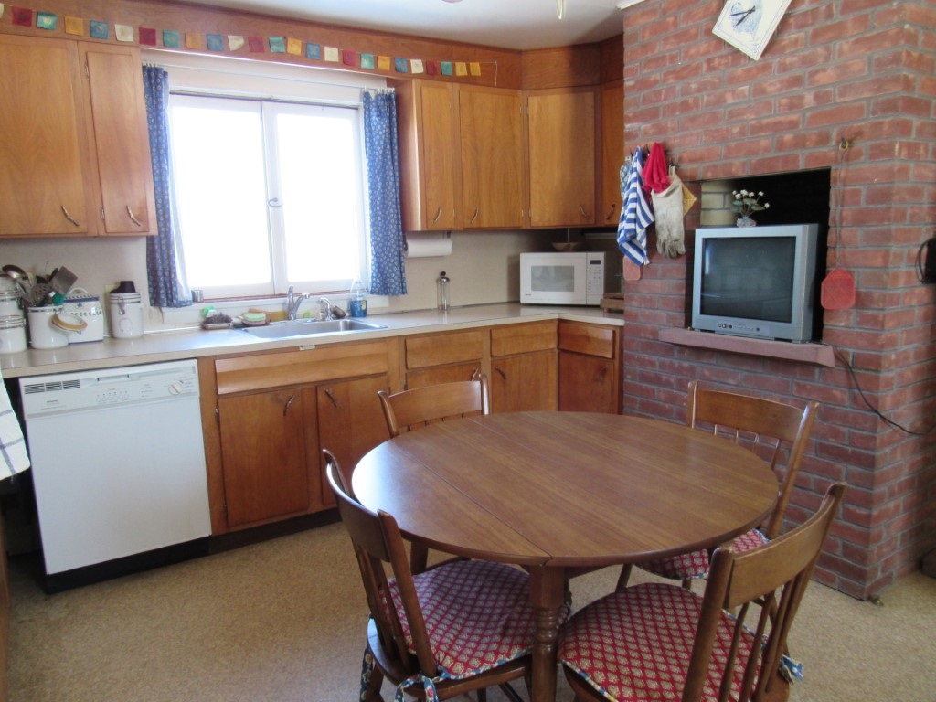 184 Corse Road Whitingham, VT 05361 - Photo 6 of 38