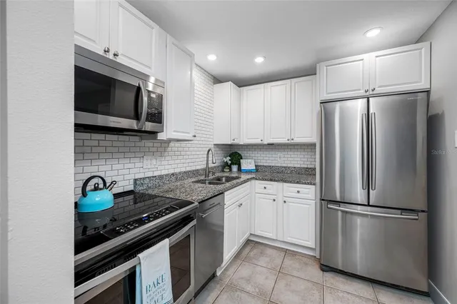 $139,900 | 3295 Fox Chase Circle, Unit 105, Palm Harbor, FL 34683