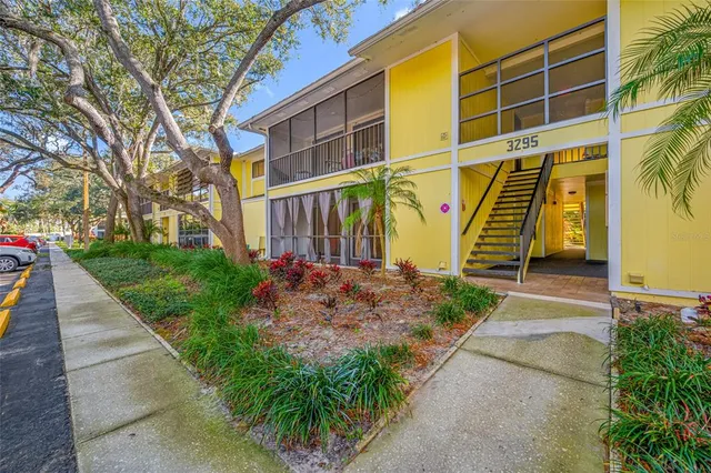 $139,900 | 3295 Fox Chase Circle, Unit 105, Palm Harbor, FL 34683