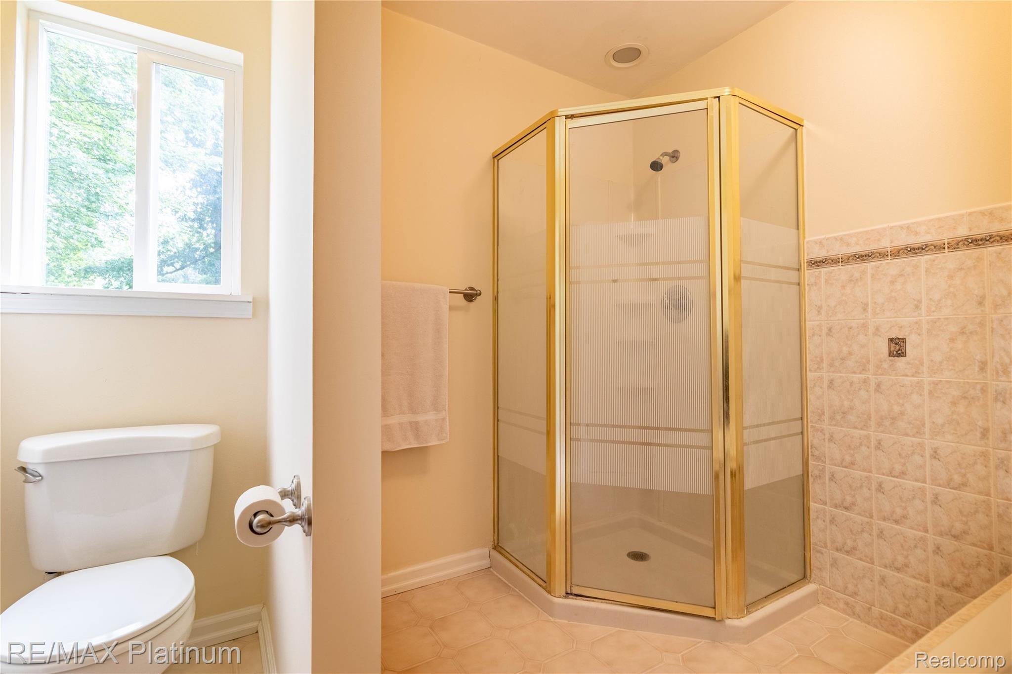 1500 Remsing Street Hartland, MI 48353 - Photo 33 of 39 37.MasterBath