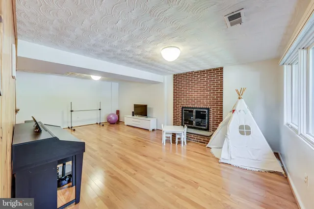 $4,500 | 6515 East Halbert Road, Bethesda, MD 20817