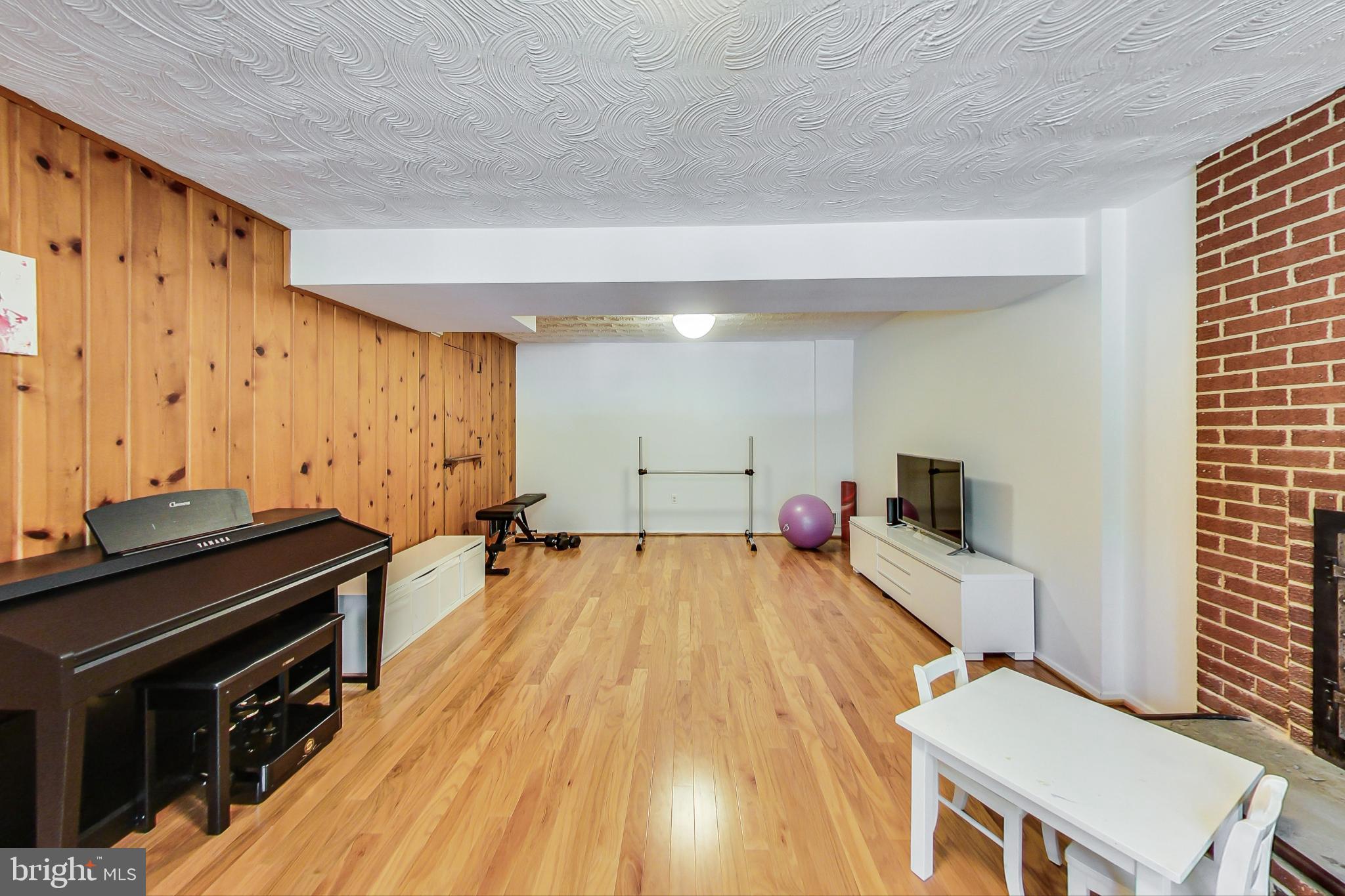 6515 East Halbert Road Bethesda, MD 20817 - Photo 6 of 42 a very nice looking room with wooden floor and furniture