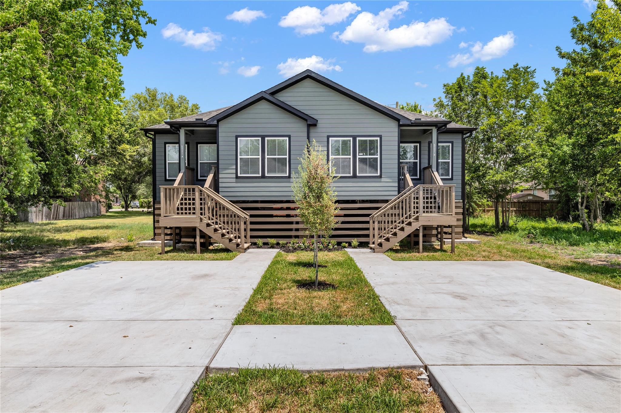 5218 Jezebel Street, Unit B Houston, TX 77033 - Photo 5 of 31 a front view of a house with a yard