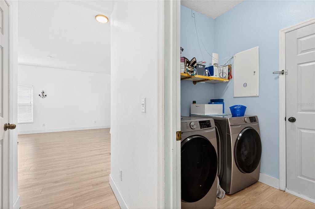 20930 Sullivan Ranch Boulevard Mount Dora, FL 32757 - Photo 39 of 41 a utility room with dryer and washer