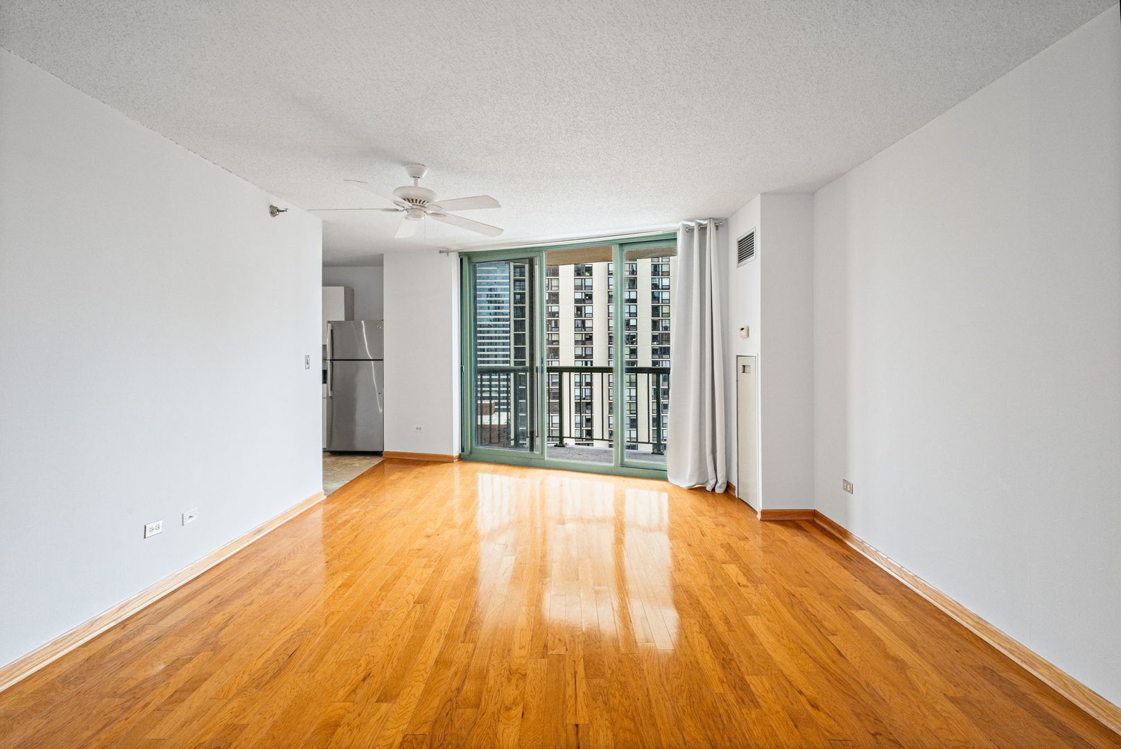 111 West Maple Street, Unit 1807 Chicago, IL 60610 - Photo 21 of 36