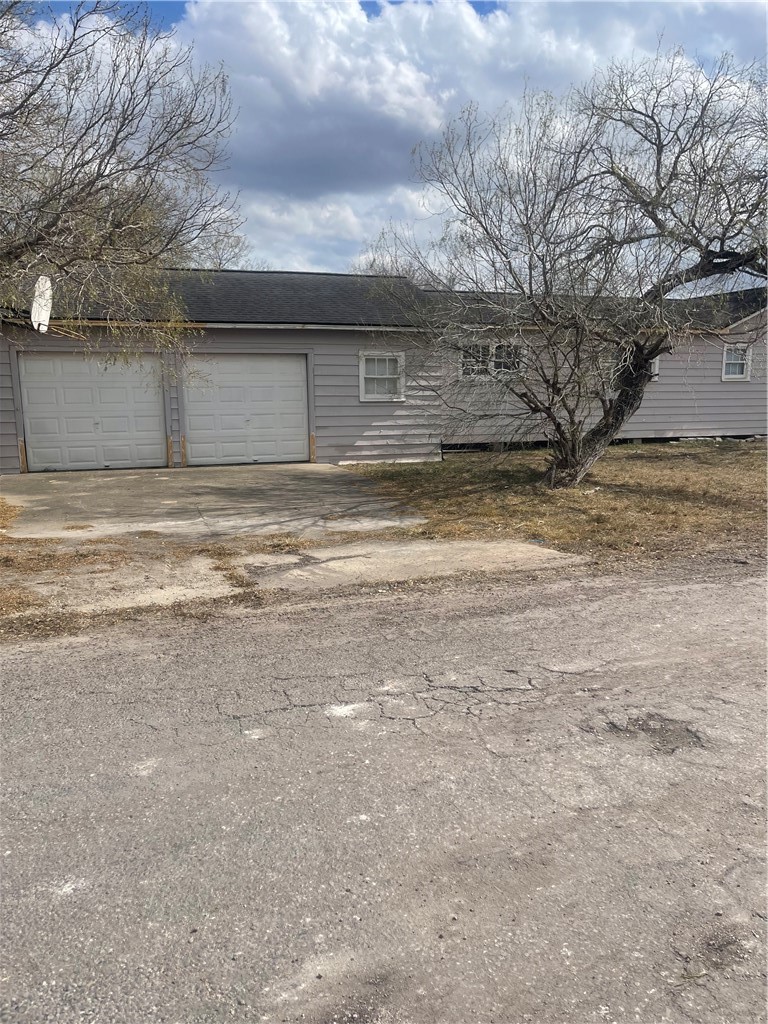 429 West 5th Street Alice, TX 78332 - Photo 3 of 15