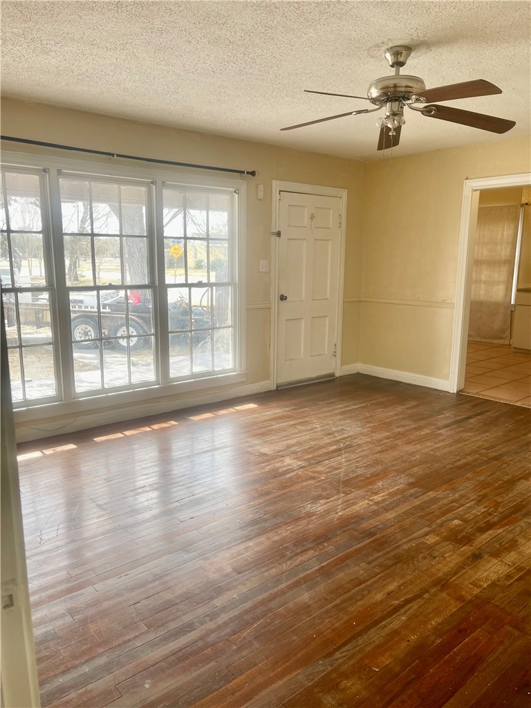 429 West 5th Street Alice, TX 78332 - Photo 4 of 15