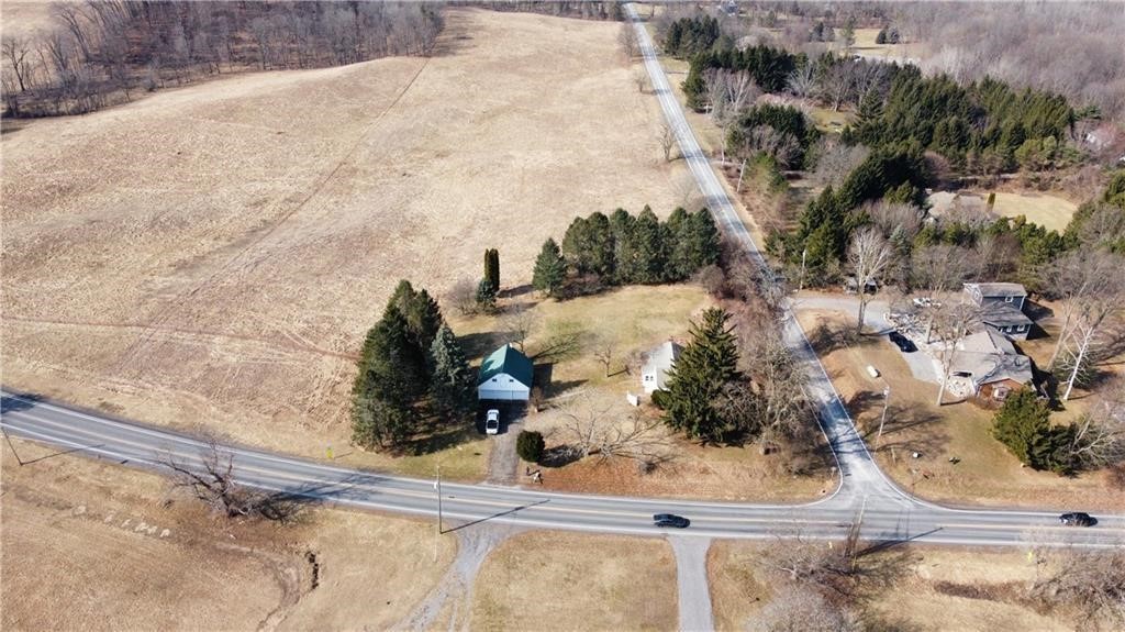 1086 Strong Road Victor, NY 14564 - Photo 5 of 10