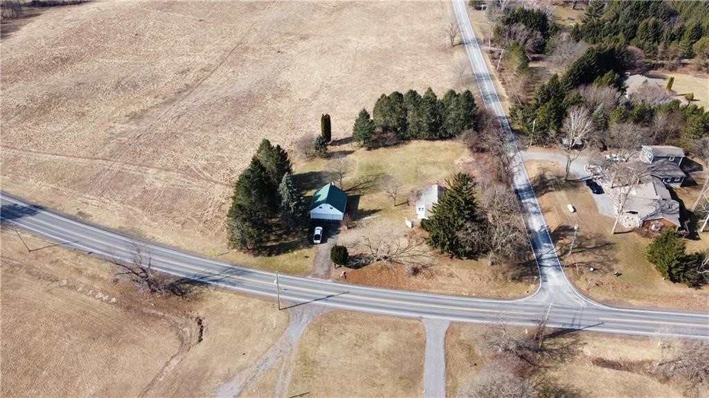 1086 Strong Road Victor, NY 14564 - Photo 9 of 10