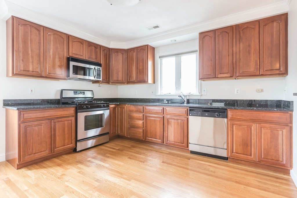 165 Ash Street, Unit 1 Waltham, MA 02453 - Photo 5 of 12