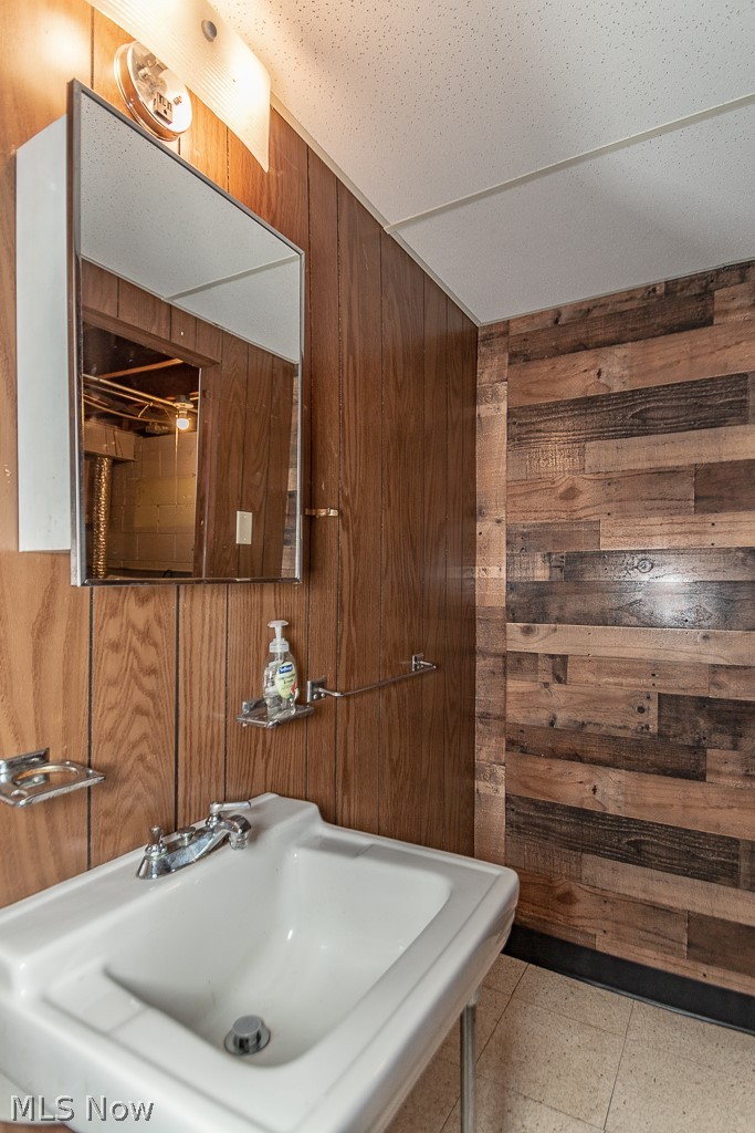 30305 Arnold Road Eastlake, OH 44095 - Photo 10 of 22