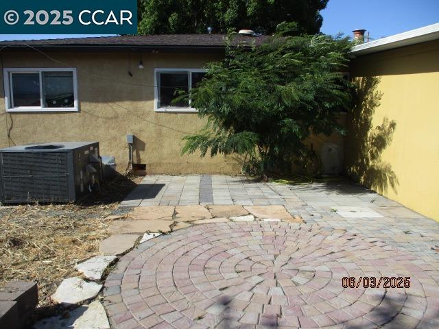 207 Thomas Way Pittsburg, CA 94565 - Photo 19 of 26 a view of a house with a yard
