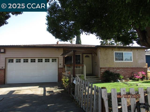 207 Thomas Way Pittsburg, CA 94565 - Photo 2 of 26 a front view of a house with a garden