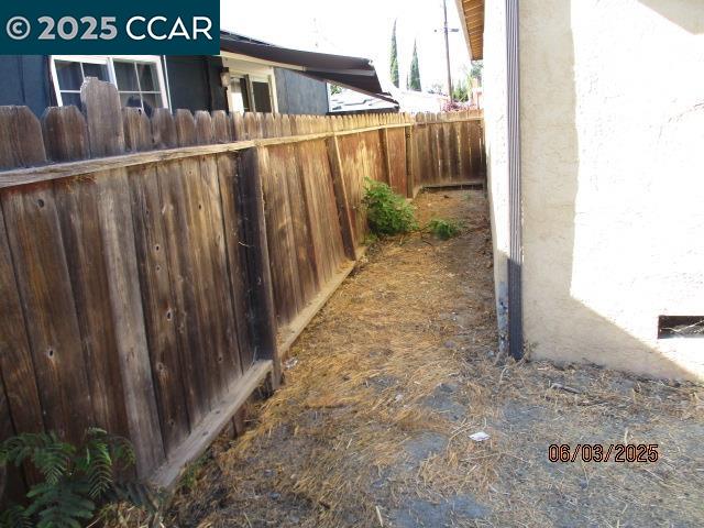 207 Thomas Way Pittsburg, CA 94565 - Photo 23 of 26 a view of a house with wooden fence