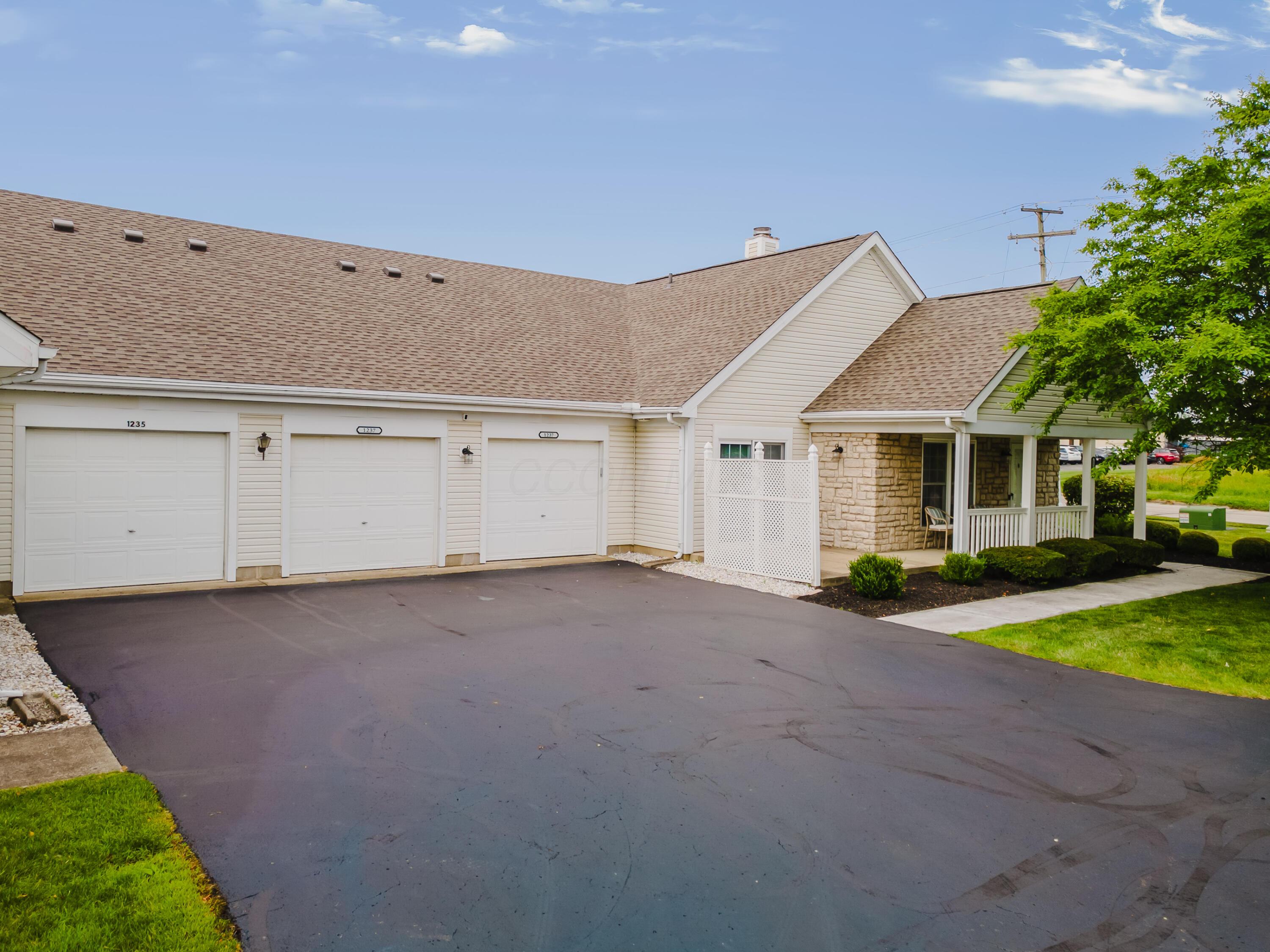 1237 Dunhurst Street Circleville, OH 43113 - Photo 35 of 39 Garage