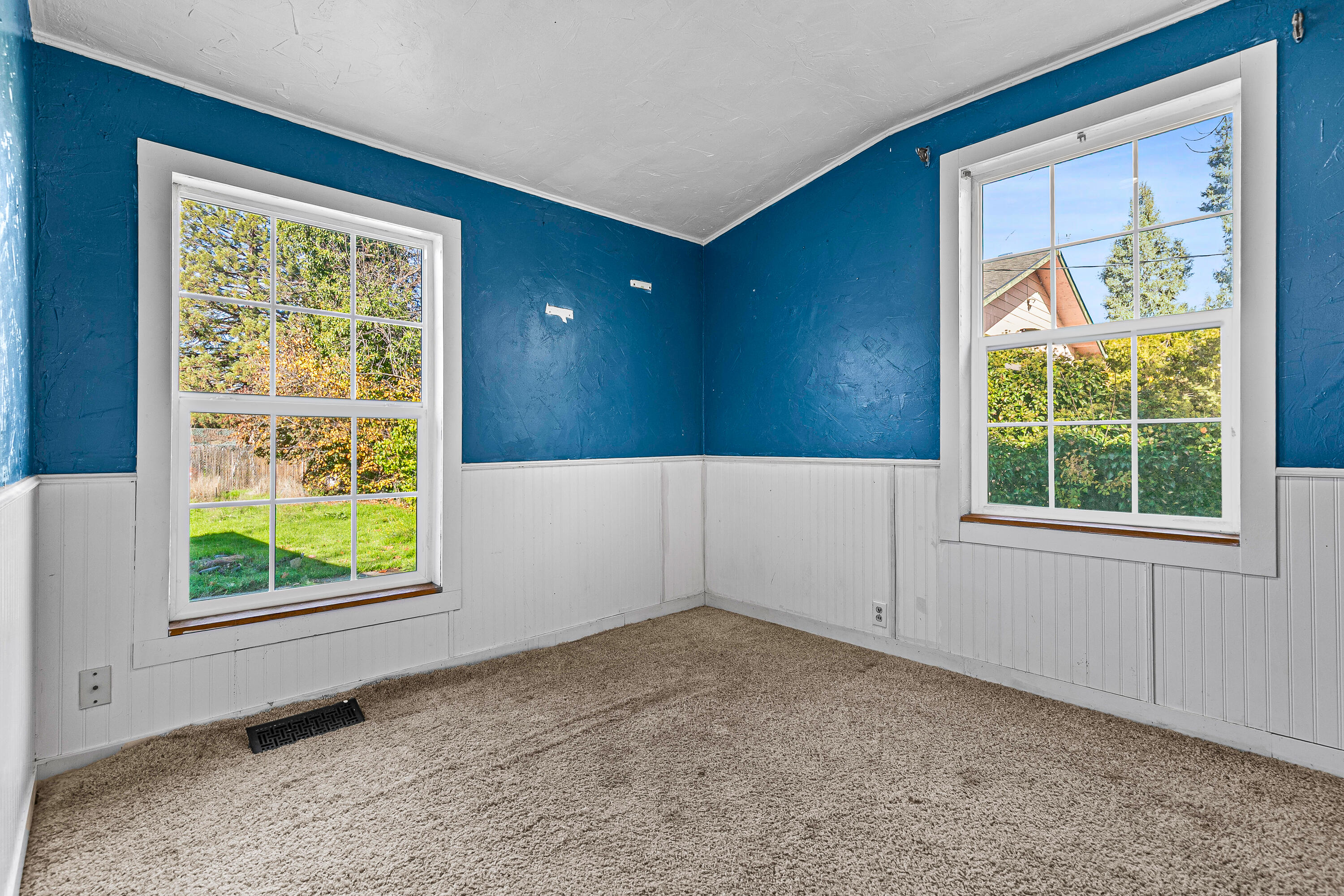 620 South Royal Avenue Eagle Point, OR 97524 - Photo 17 of 24 9R9A1179