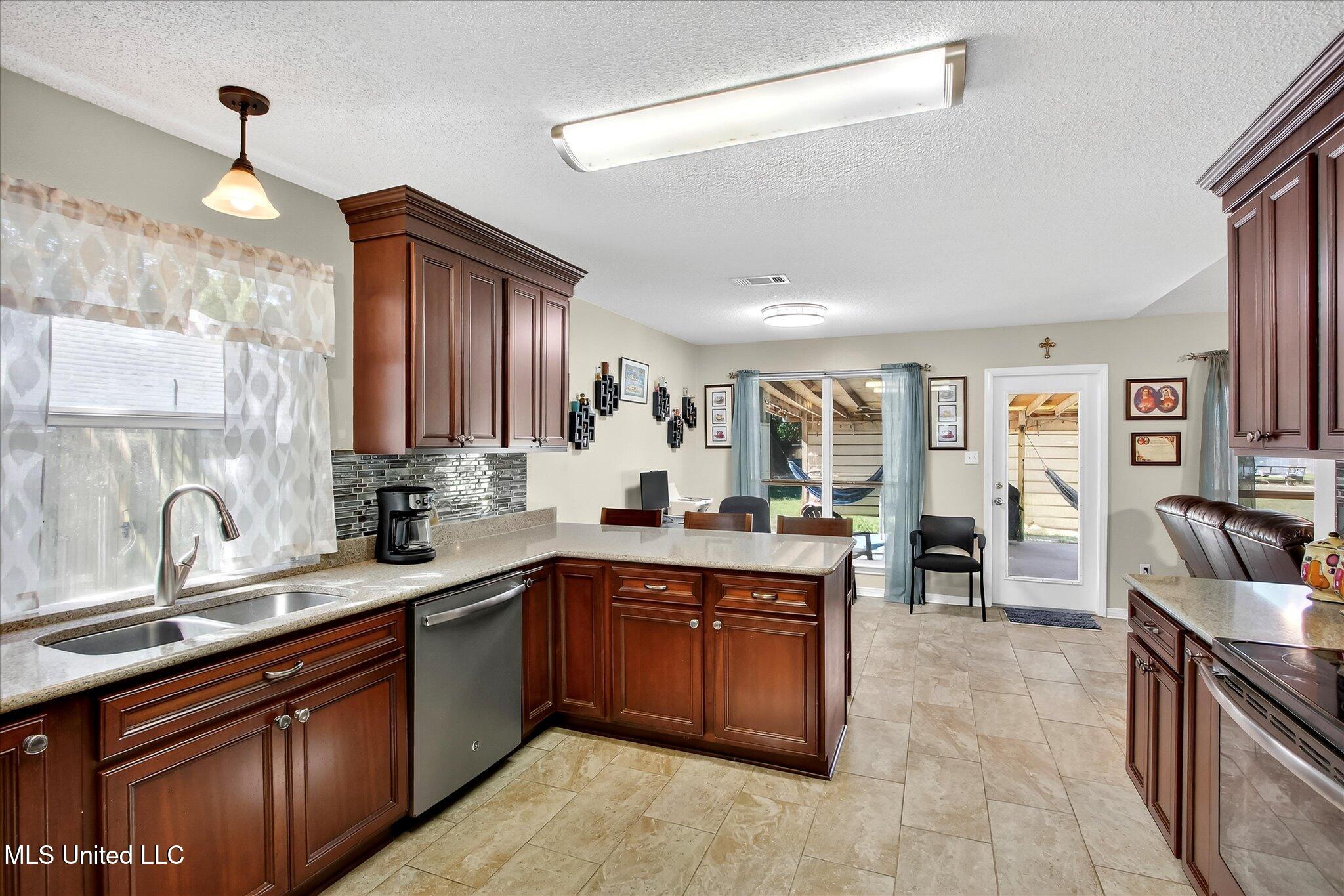 1210 Merritt Lane Ocean Springs, MS 39564 - Photo 19 of 64 19-019