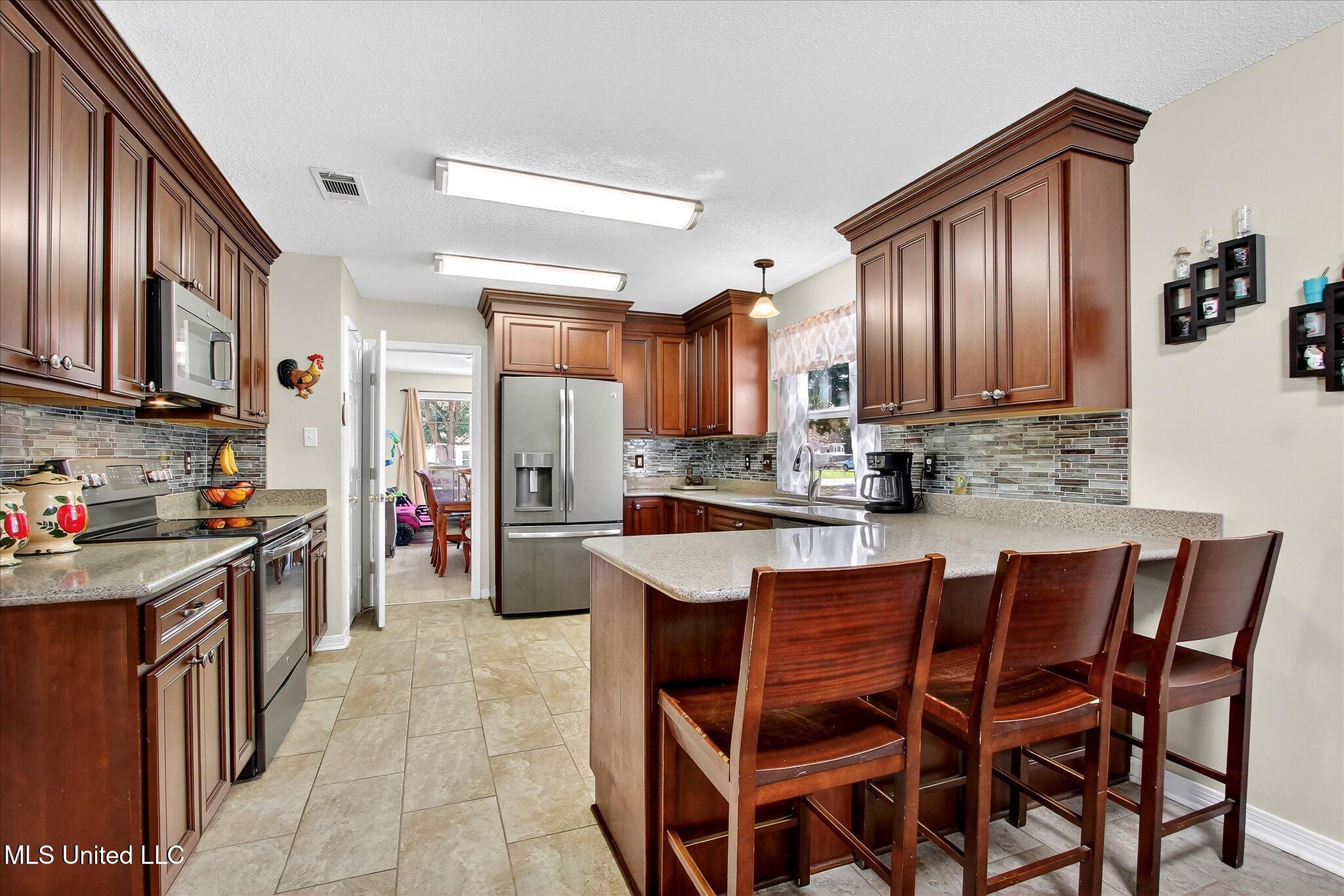 1210 Merritt Lane Ocean Springs, MS 39564 - Photo 2 of 64 18-018