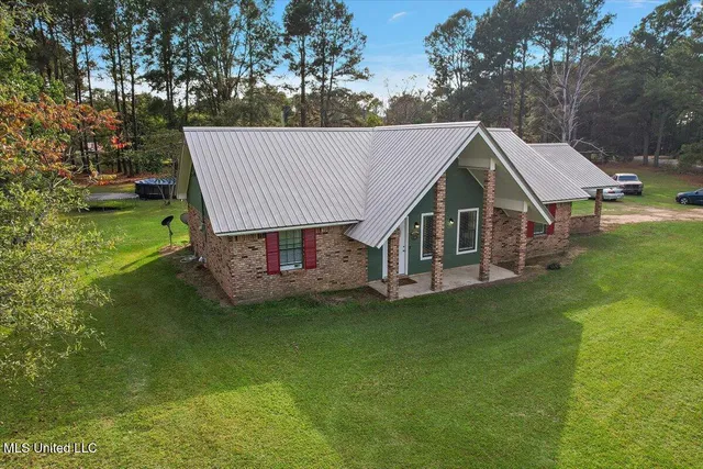 $215,000 | 147 Wolverton Drive, Magee, MS 39111