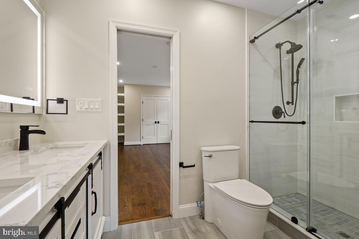 7508 Piney Branch Road Silver Spring, MD 20910 - Photo 21 of 44 Upper Level Full Bathroom