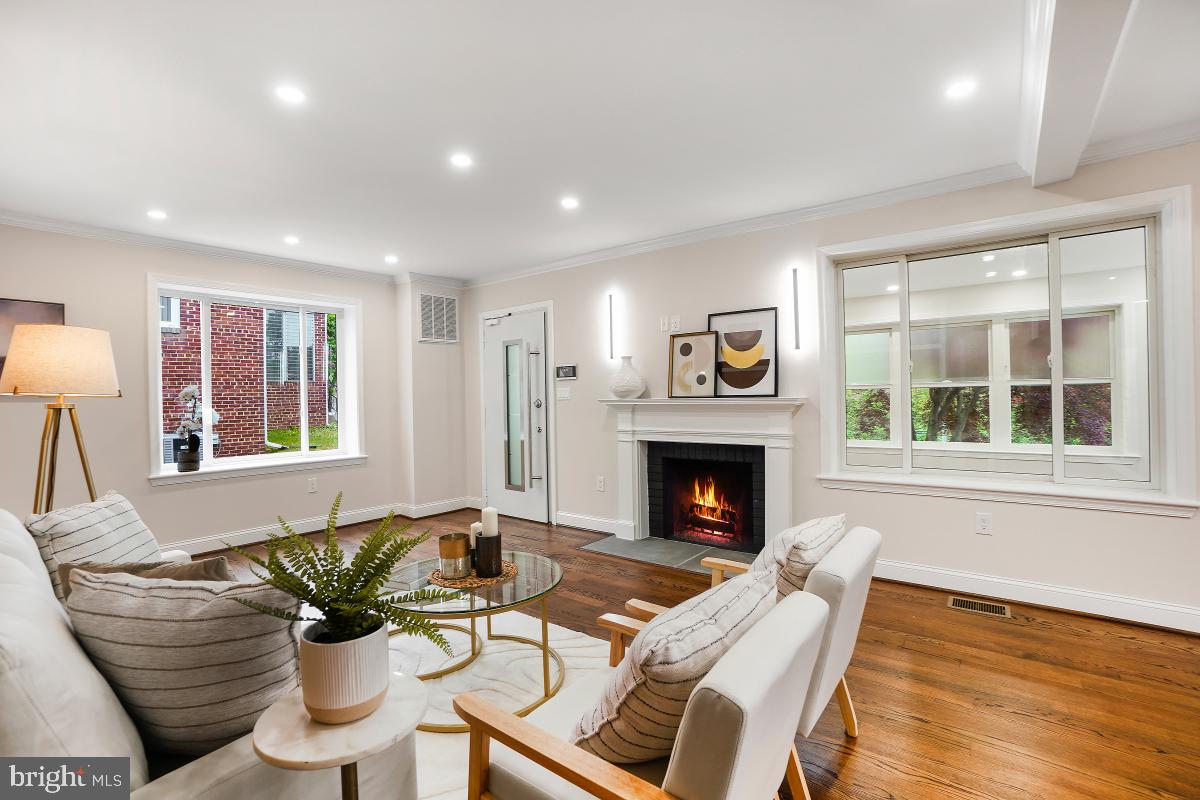 7508 Piney Branch Road Silver Spring, MD 20910 - Photo 4 of 44 Sun Drenched Living Room