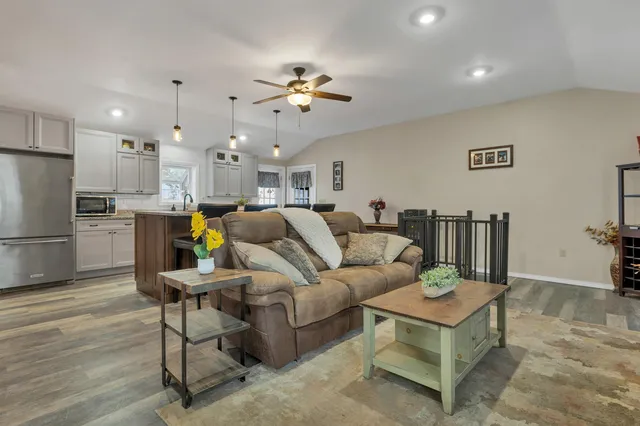 $450,000 | 11 East Dunbarton Road, Goffstown, NH 03045