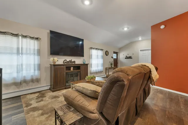 $450,000 | 11 East Dunbarton Road, Goffstown, NH 03045