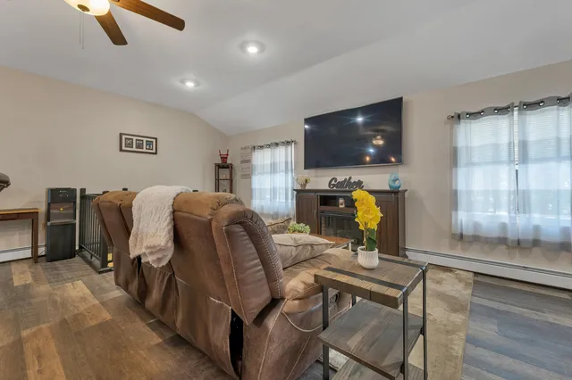 $450,000 | 11 East Dunbarton Road, Goffstown, NH 03045